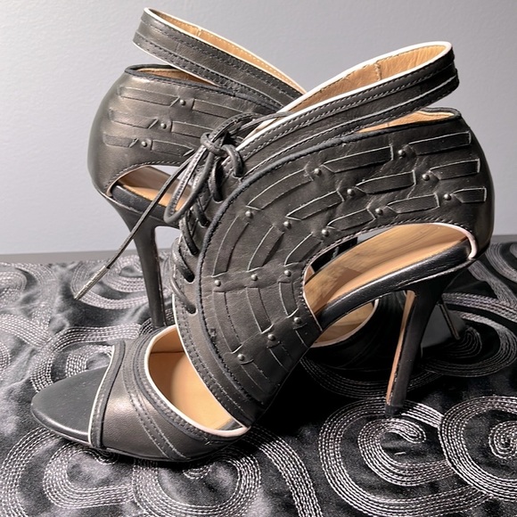 L.A.M.B. Halifax Dress Pump - Picture 2 of 6